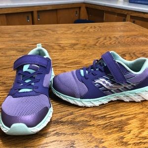 Girls size 13.5 Saucony